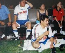 铁杆球迷身,着公牛,灰熊战袍,拼搏在线彩神通,彩票平台,数据分析,彩票预测,在线投注