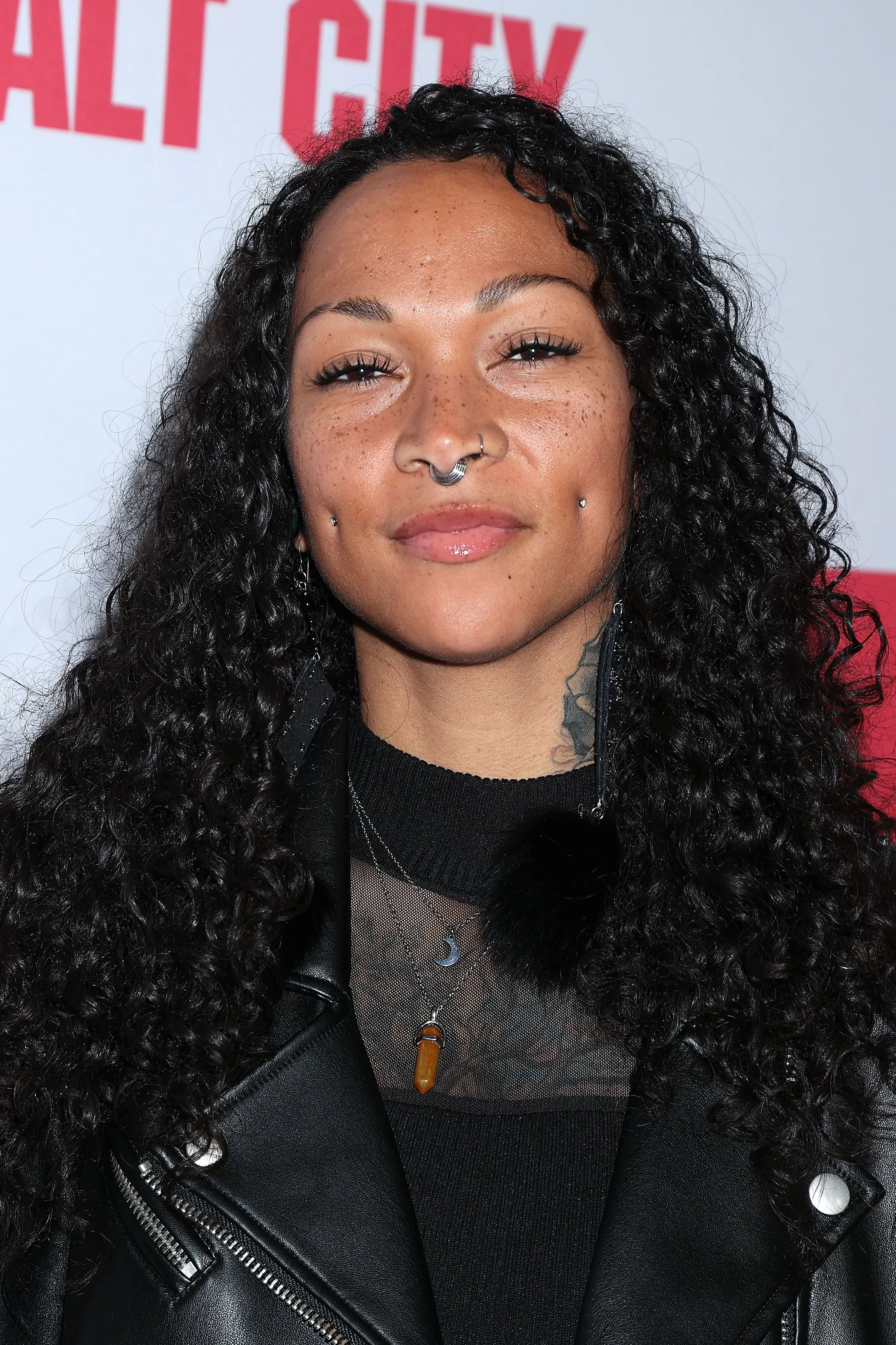 霍伊伦英国,与女友超市,买牛奶,拼搏在线彩神通,彩票平台,数据分析,彩票预测,在线投注