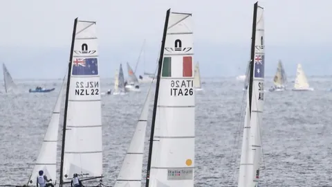 国足不敌日本队，三球落后遭遇失利