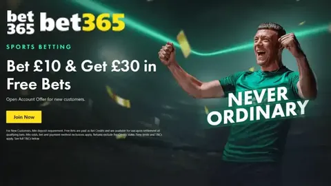 首届中国男子冰球职业联赛总决赛盛大开启，京城深圳同庆首捷