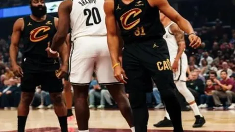 三笘薰拒绝4500万欧报价，进球不断，多队抢购引热议！