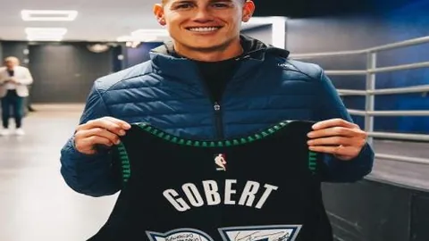 广州球迷盛会激情燃动，青春浪潮点燃狂热之情